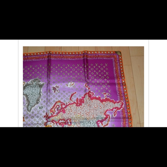 Authentic Louis Vuitton Monogram World Map scarf - Picture 4 of 7